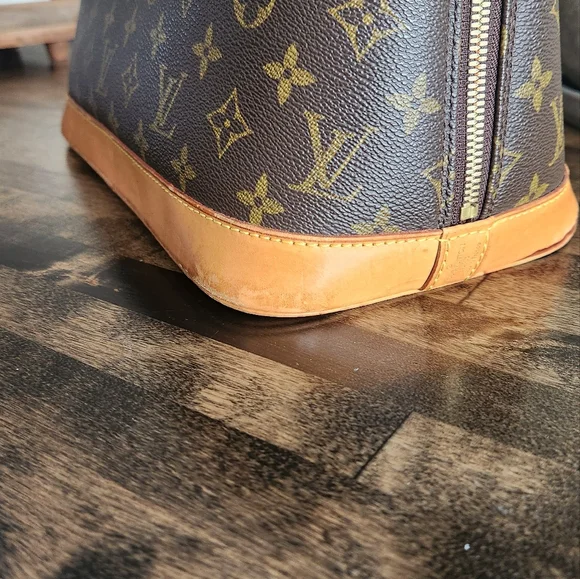 Louis Vuitton Alma Monogram - Picture 6 of 15